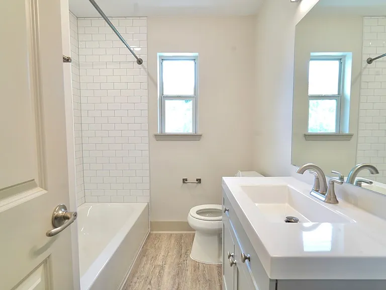 Emory Woods Apartments — Photo 8