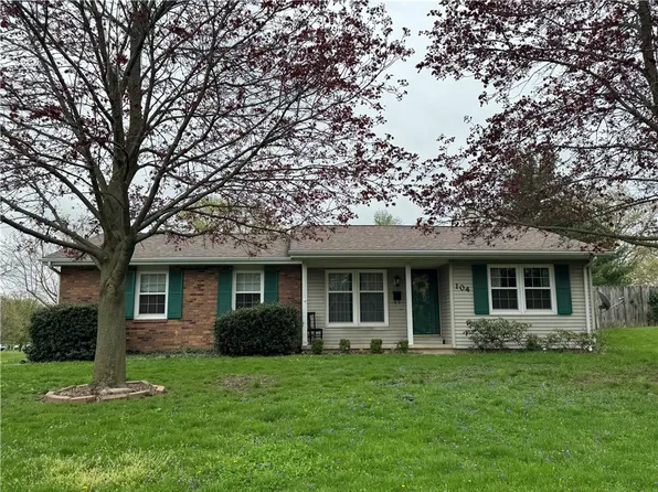 104 N High St, Paris, IL 61944