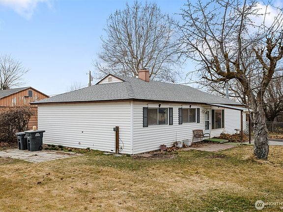 5th image of 1013 E Plum