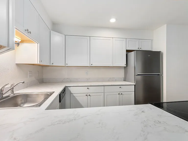 Glacier Park Apartments — Photo 40