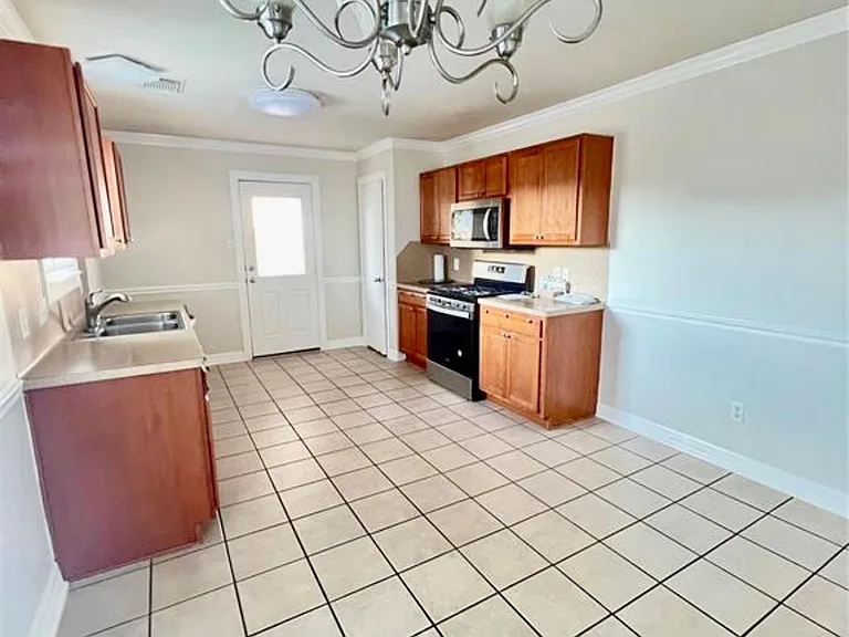 1614 York Creek Dr — Photo 3