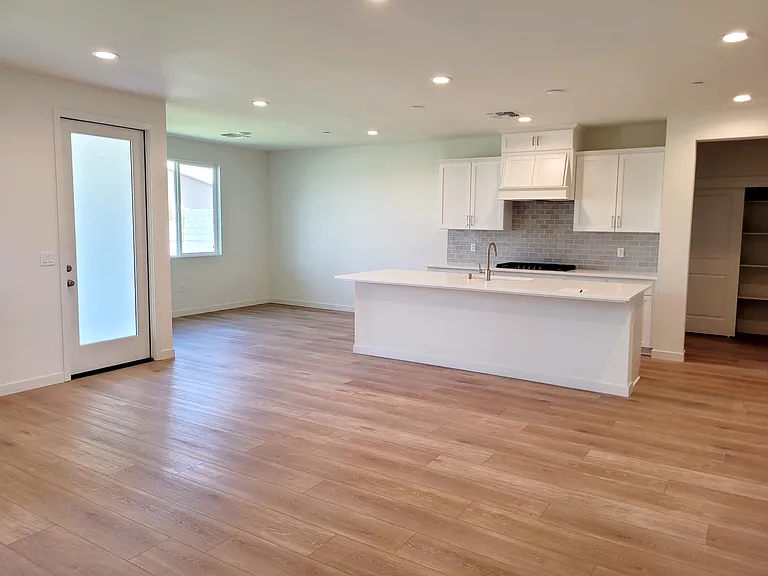 12410 Madelyn Dr — Photo 3
