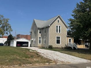 117 E Vernon St, Farmington, IL 61531