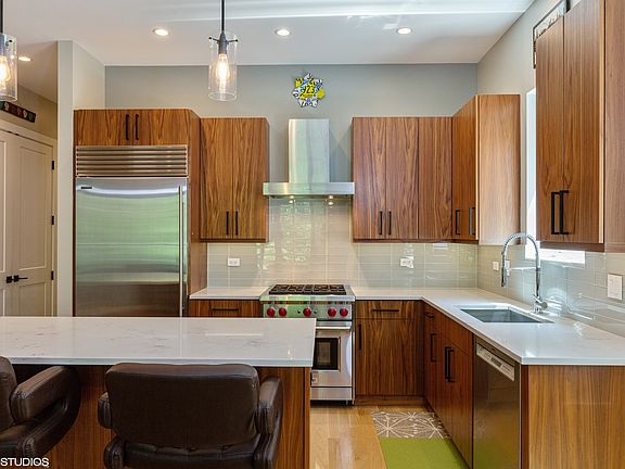 4th image of 3105 N Damen Ave #2S