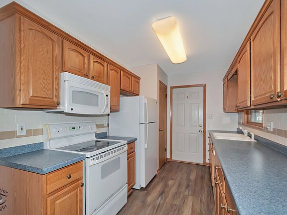 5th image of 520 Evergreen Ln