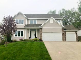 14250 Forest Ct, Clive, IA 50325