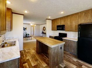 6940 Foxwood Dr SW, Navarre, OH