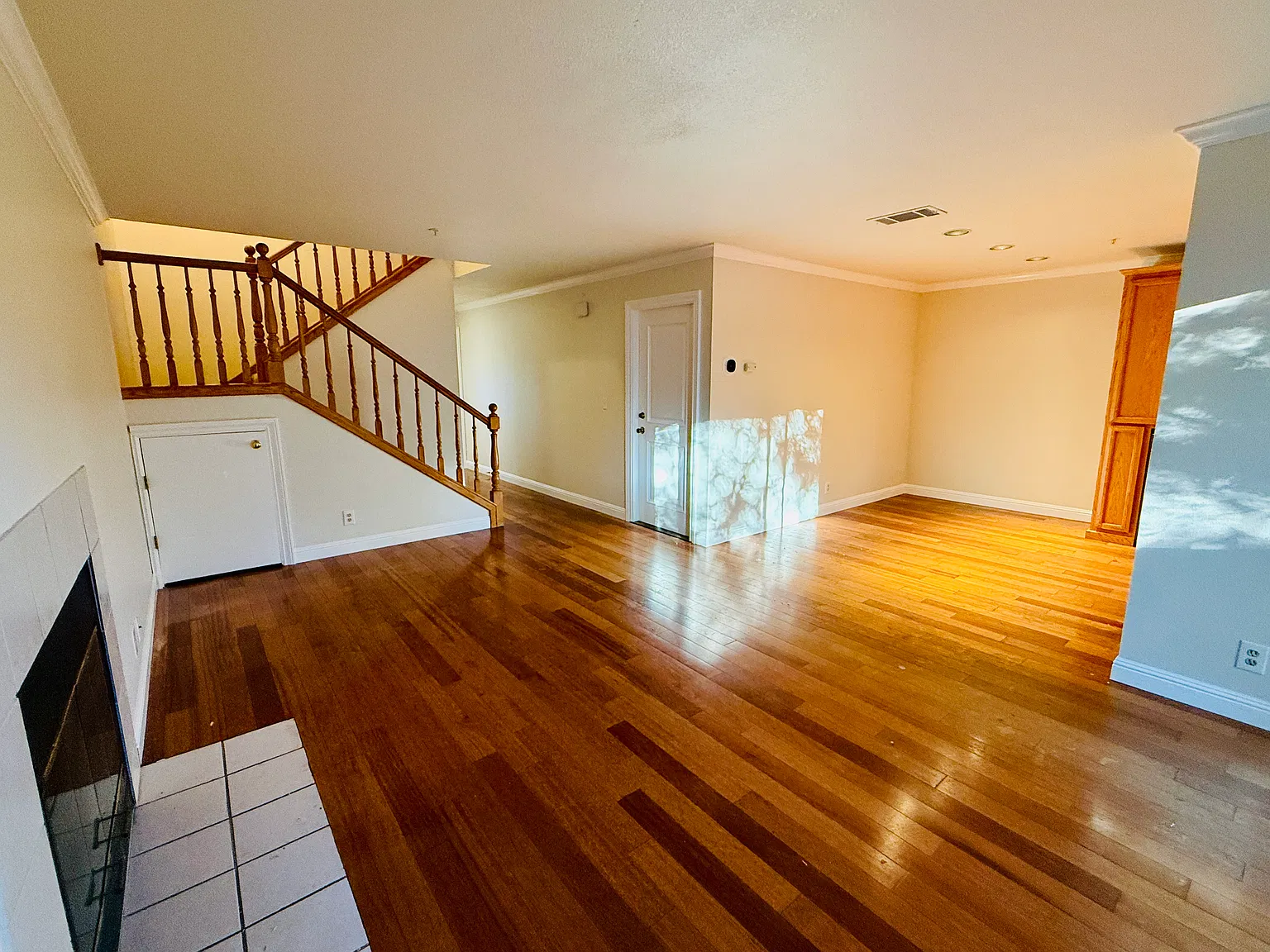 3 bed, 2.5 bath, 1390 sqft, $3,500 — Photo 4