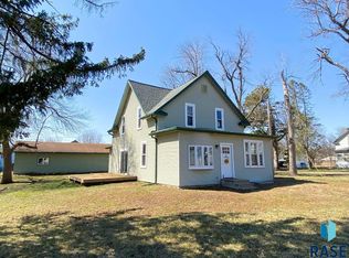 117 N 2nd Ave, Crooks, SD 57020