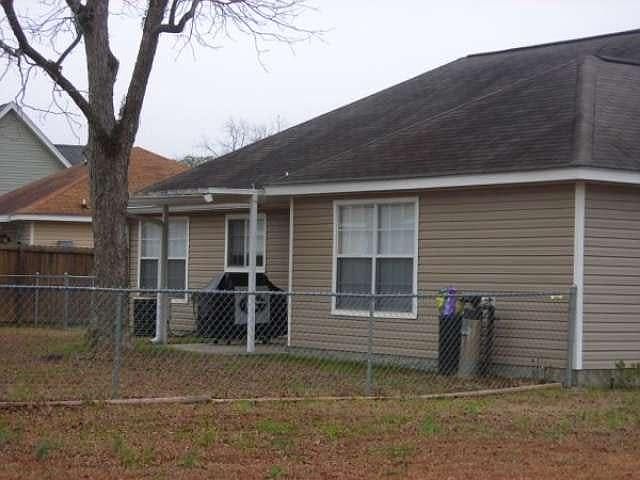 2nd image of 1619 Dorchester Dr