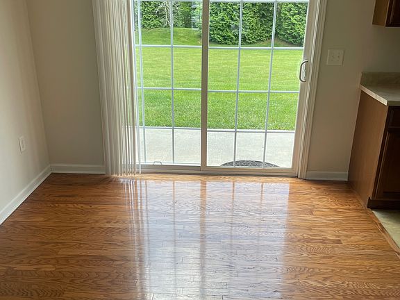 2nd image of 2121 Greenwood Dr S #400