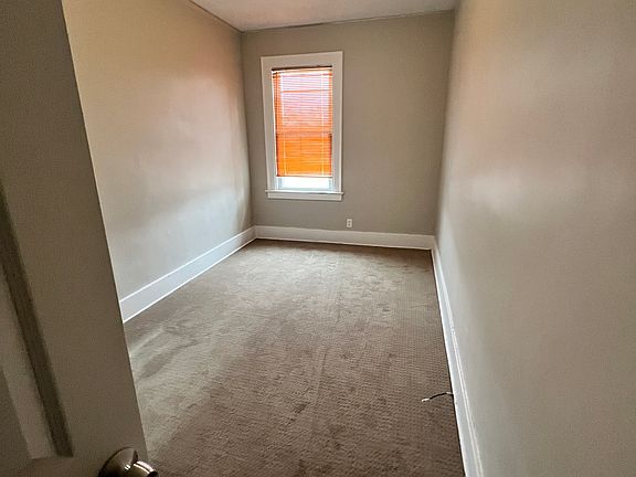 4th image of 2927 W Buena Vista St #1