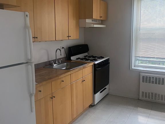 3rd image of 4343 Kissena Blvd APT 412
