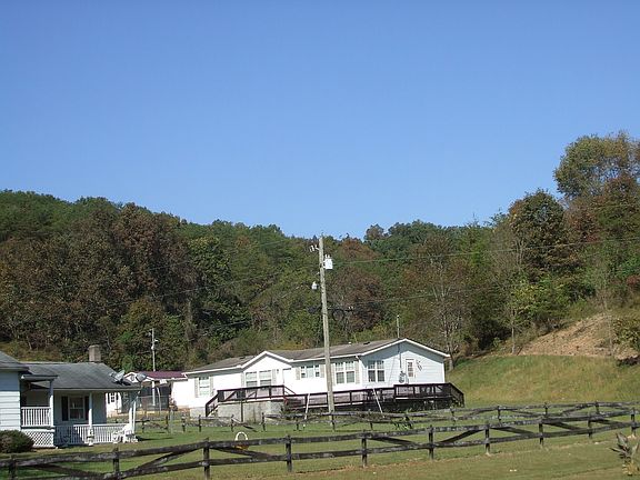 2nd image of 32 Lamb Ln