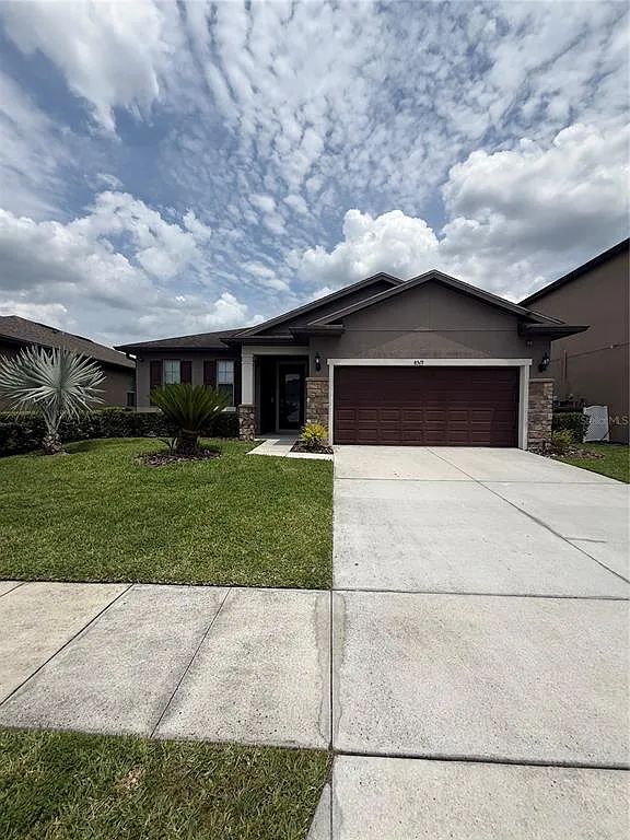 4 bed, 3.0 bath, 1990 sqft, $2,600 — Photo 1