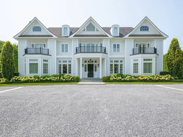 81 Meadowmere Pl, Southampton, NY 11968