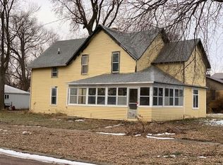 913 Elm St, Springfield, SD 57062