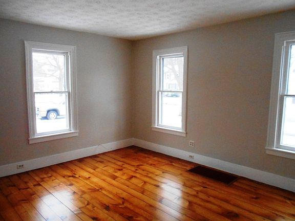 5th image of 64 Wadsworth Ave