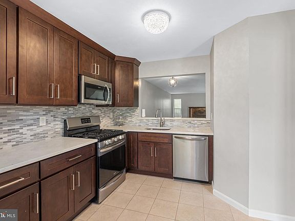 5th image of 604 Lindsley Ct