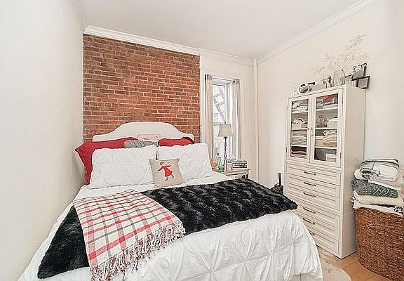 2nd image of 29 1/2 Morton St APT 2A