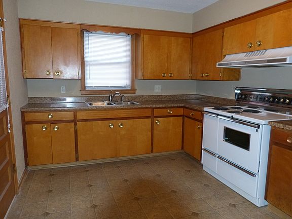 Kitchen with lots of cabinets