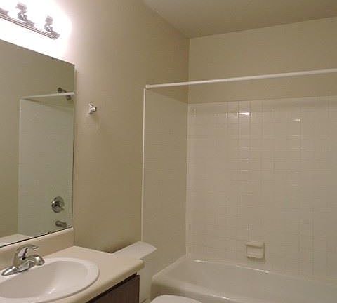 5th image of 701 E Park Ave APT 1