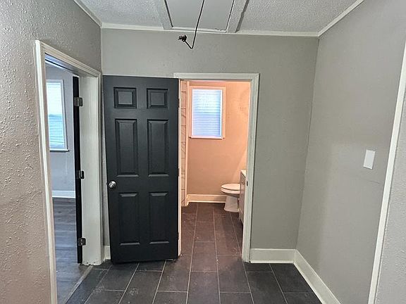 3rd image of 828 Josephine St
