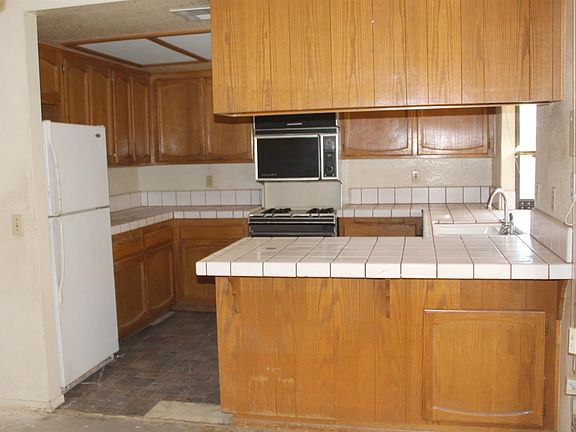 3rd image of 15253 Juniper Ave