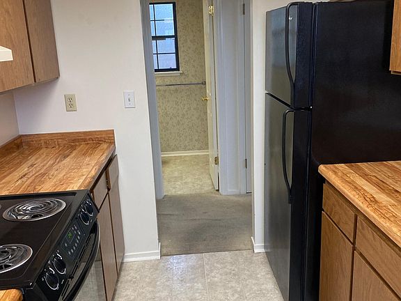 2nd image of 214 Congress Ave Unit B