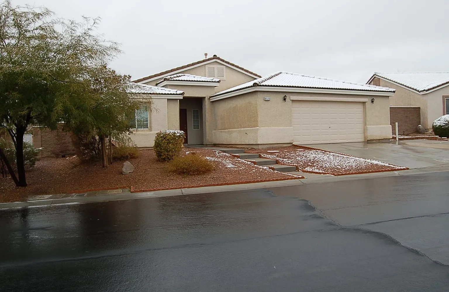 Amazing 4 Bedroom home with huge yard. — Photo 3