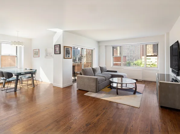 200 East End Avenue image 1 of 12