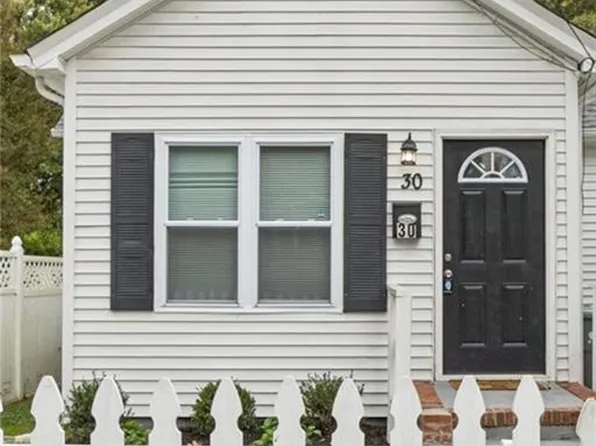30 Maplewood St, Hampton, VA 23669