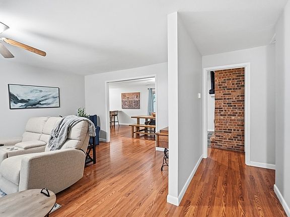 5th image of 4408 Fernbrook St