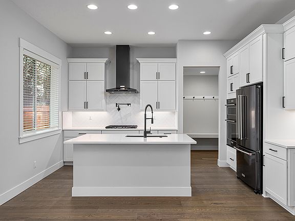 Fully loaded kitchen