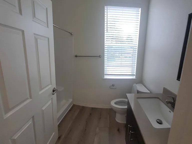 Clark Apartments — Photo 35