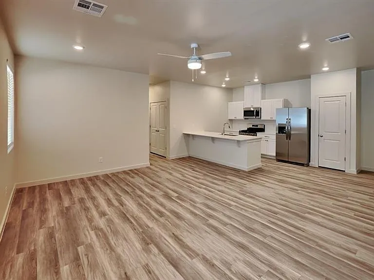 3815 N Divis Ave — Photo 6