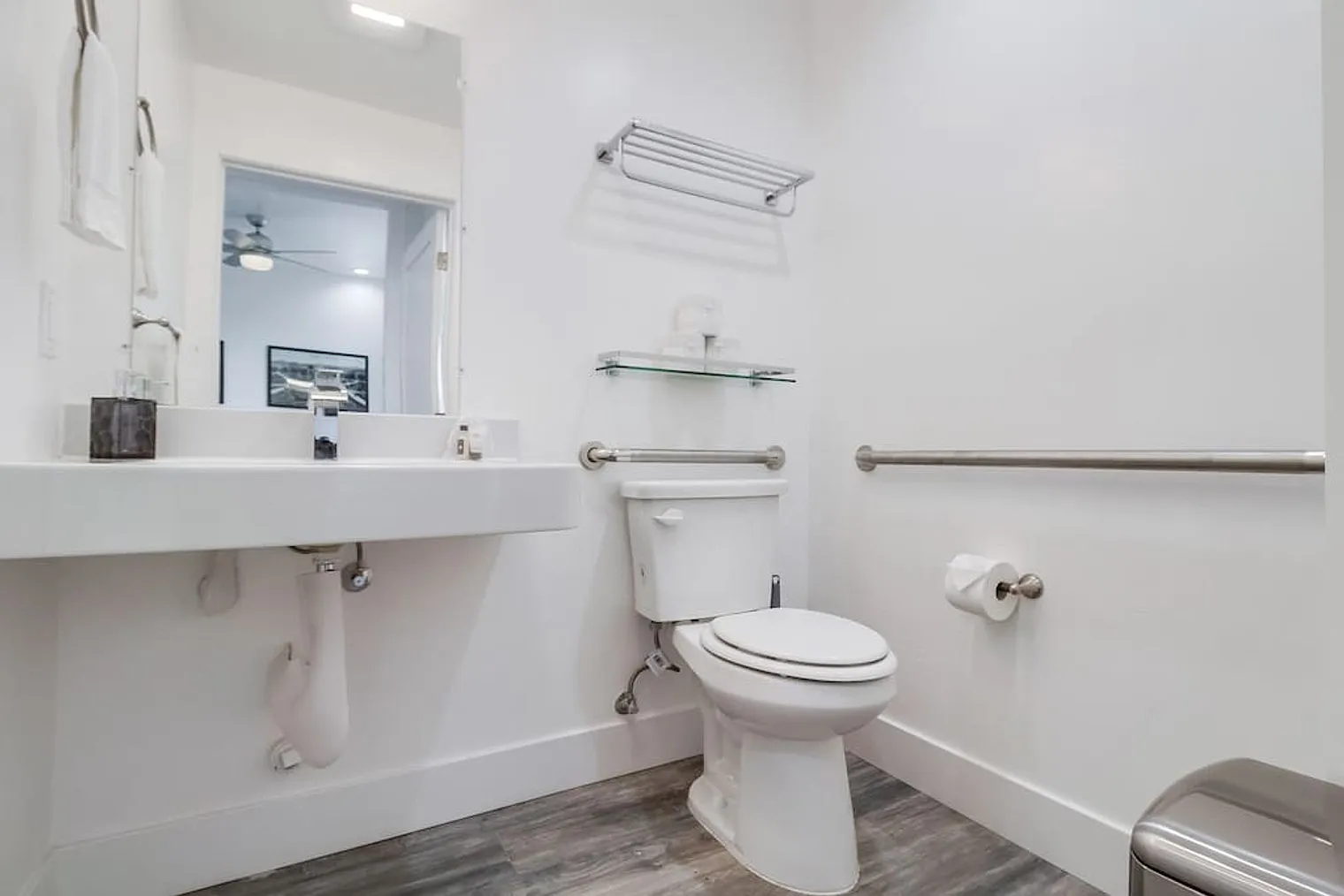 2 bed, 2.0 bath, 1399 sqft, $5,903 — Photo 3