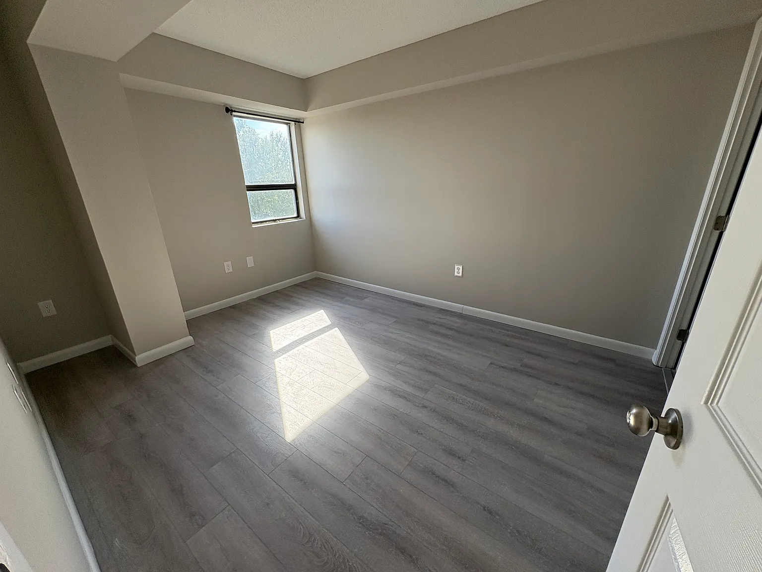 1 bed, 580 sqft, $1,095 — Photo 2