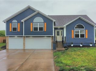 2184 E Sierra Dr, Raymore, MO 64083