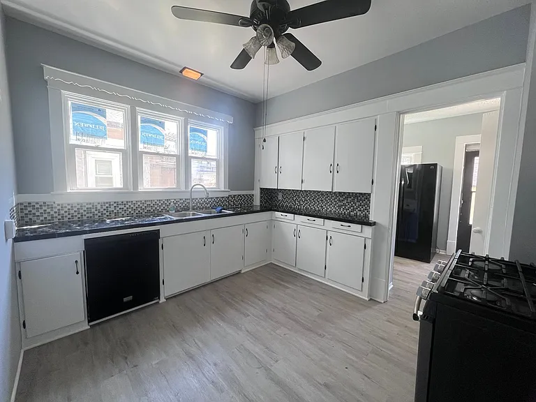 1242 Wealthy St SE — Photo 11
