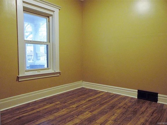5th image of 2718 Falls St