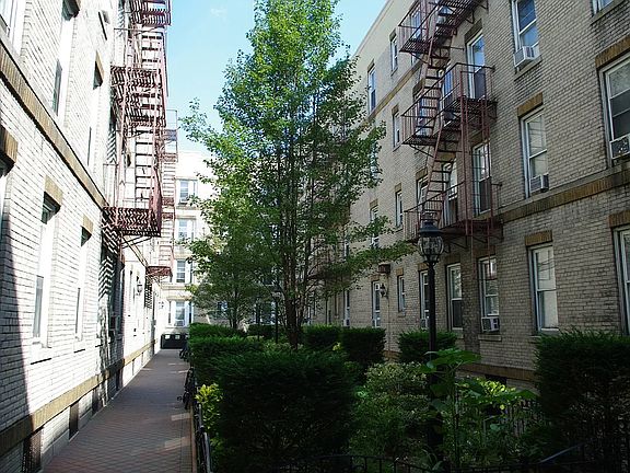 4th image of 3049 Crescent St APT H4a5
