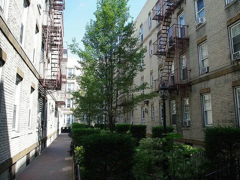30-49 Crescent St #H4A5 — Photo 4