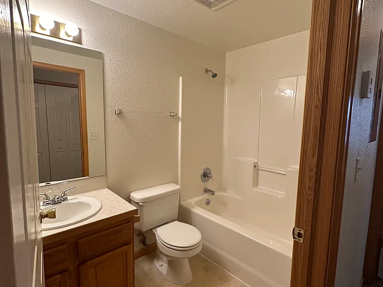 3550 W 24th St — Photo 8