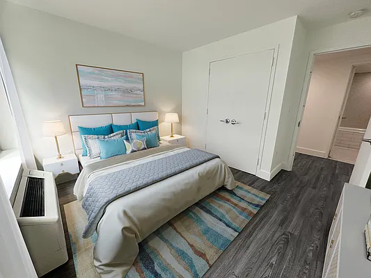 Sold by R New York | media 10