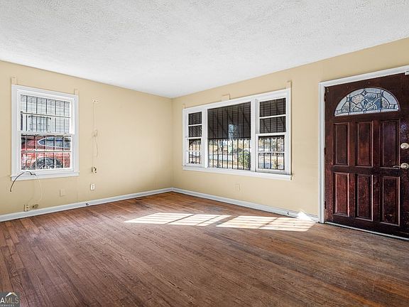 4th image of 959 Margaret Pl NW