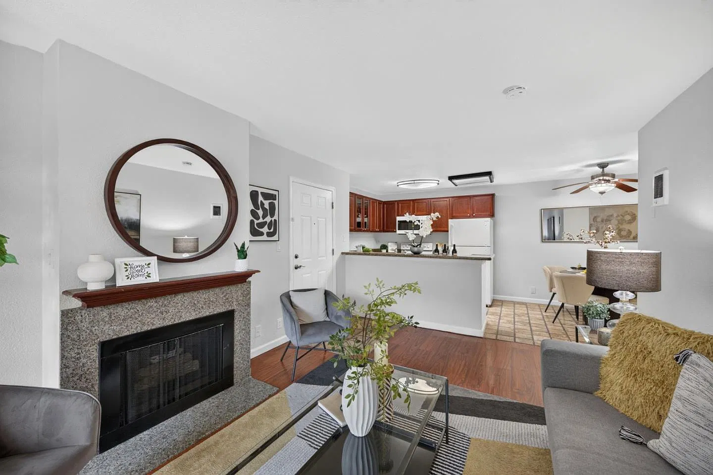 2 bed, 842 sqft, $3,100 — Photo 2