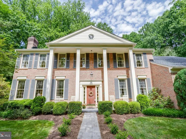 8612 Beaver Pond Ln, Fairfax Station, VA 22039