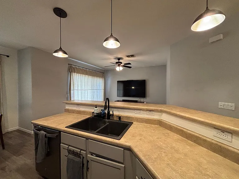 948 E Savannah Dr — Photo 7