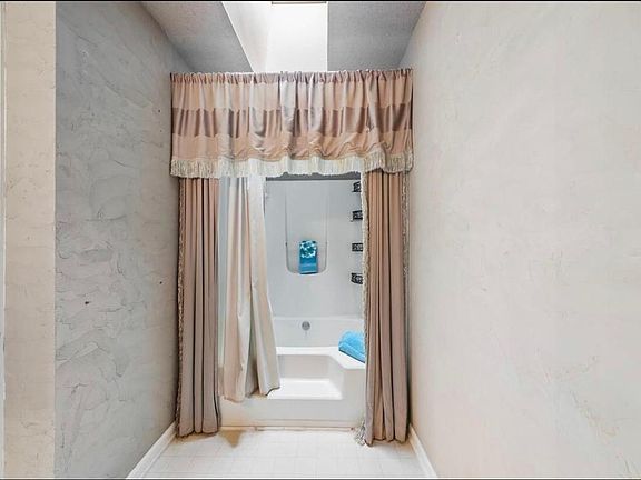 4th image of 133 Woodfield Pl